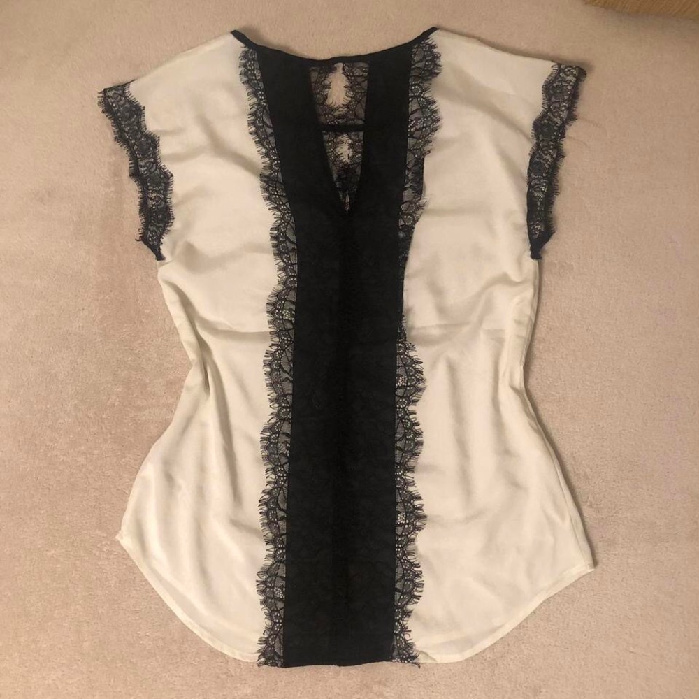 Express Sheer Lace Top - Picture 2 of 5
